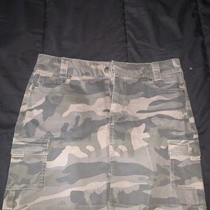 Mini camo skirt